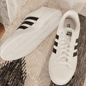 Bran new unworn Adidas Originals Size 7